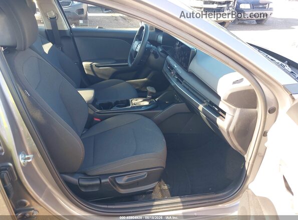 3KPFT4DE9SE169944 2025 KIA K4 Gray Widok wnętrza z przodu