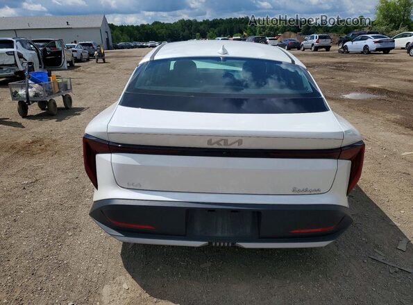 3KPFT4DE9SE180152 2025 KIA K4 White Հետևի տեսք