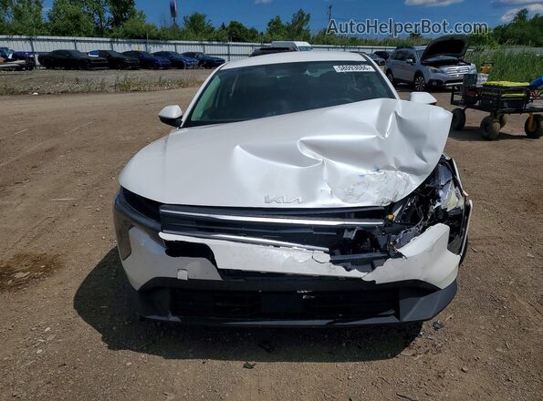 3KPFT4DE9SE180152 2025 KIA K4 White Դիմացի տեսք
