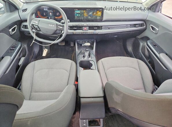 3KPFT4DE9SE214266 2025 KIA K4 White Вид панелі приладів