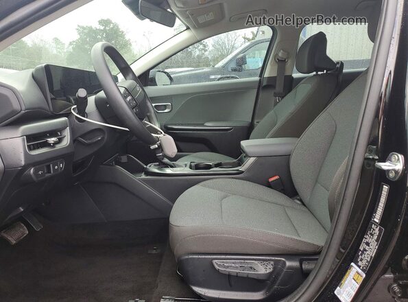 3KPFT4DE9SE225302 2025 KIA K4 Black Front interior view