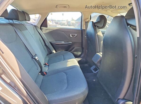 3KPFT4DE9SE228894 2025 KIA K4 Charcoal Widok tylnych siedzeń