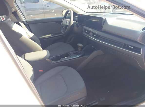 3KPFT4DE0SE157679 2025 KIA K4 White Вид салону спереду