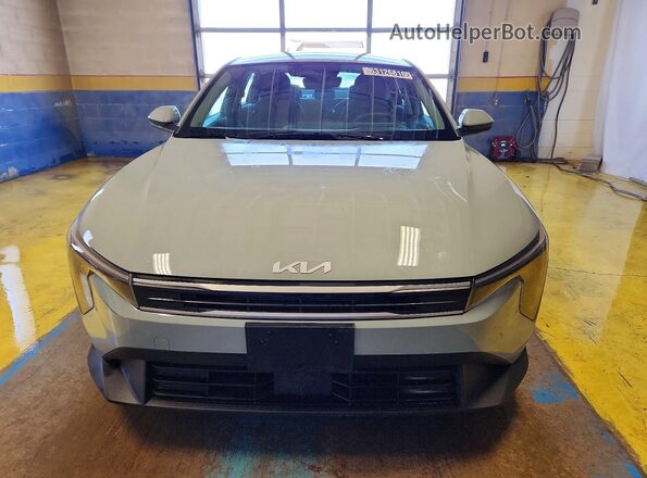 3KPFT4DEXSE044838 2025 KIA K4 Gray Դիմացի տեսք