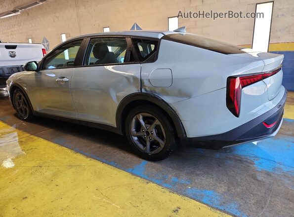 3KPFT4DEXSE044838 2025 KIA K4 Gray Սալոնի 360 աստիճան տեսք