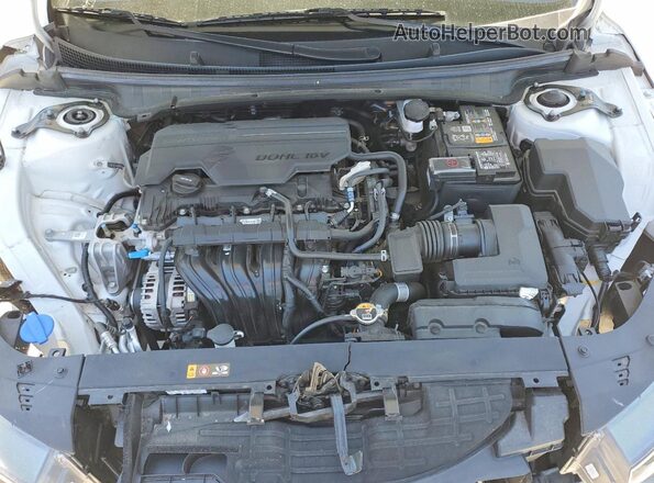 3KPFT4DEXSE048100 2025 KIA K4 White Rear interior view