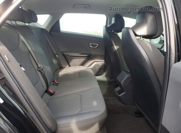 3KPFT4DEXSE109574 2025 KIA K4 Black Rear seats view
