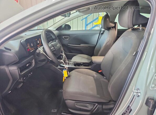 3KPFT4DEXSE120204 2025 KIA K4 Silver Vista interior delantera