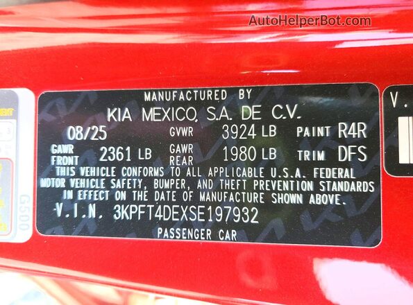 3KPFT4DEXSE197932 2025 KIA K4 Red Vista del compartimento del motor