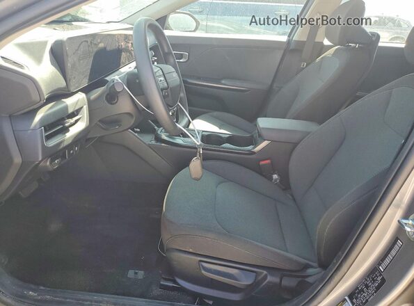 3KPFT4DEXSE249673 2025 KIA K4 Gray Front interior view