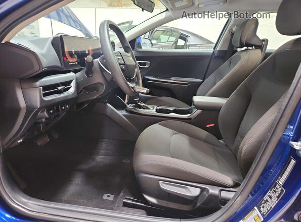 3KPFT4DEXTE284084 2026 KIA K4 Blue წინა სალონის ხედი