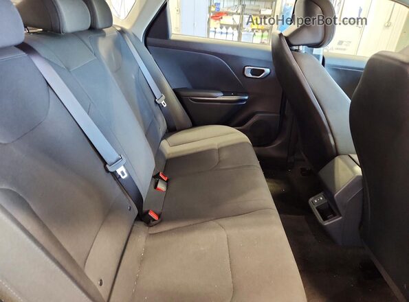 3KPFT4DEXTE299099 2026 KIA K4 Red უკანა სავარძლების ხედი