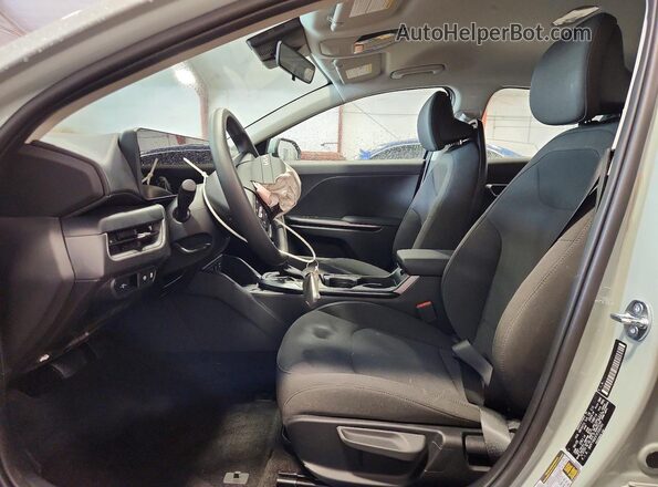 3KPFT4DEXTE339701 2026 KIA K4 Gray Սալոնի դիմացի տեսք