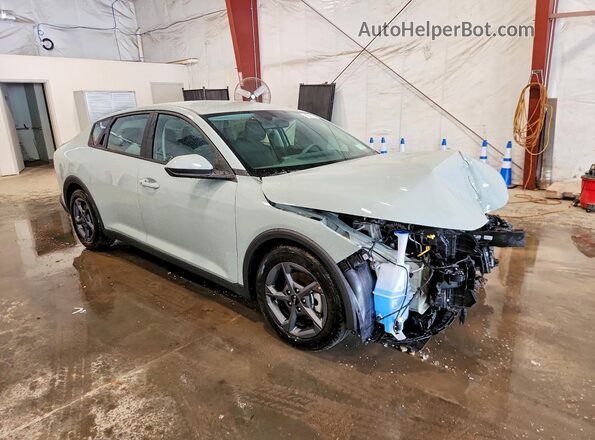 3KPFT4DEXTE339701 2026 KIA K4 Gray Առջևի աջ