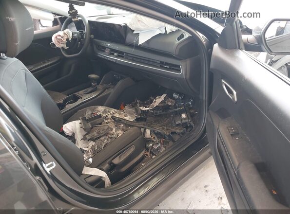 3KPFT4DEXTE353159 2026 KIA K4 Gray Front interior view
