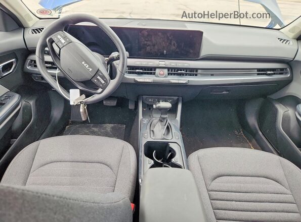 3KPFU4DE0SE144301 2025 KIA K4 Blue Vista del salpicadero