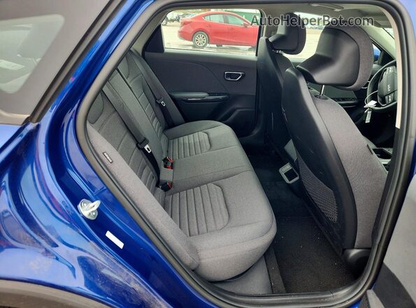 3KPFU4DE0SE144301 2025 KIA K4 Blue Vista de los asientos traseros