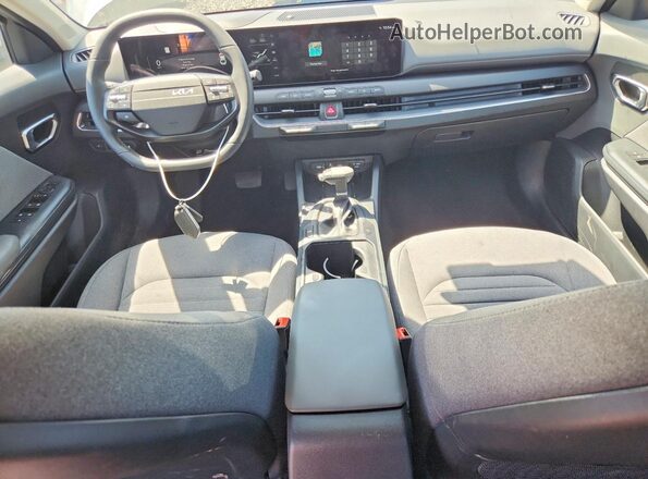 3KPFU4DE1SE075781 2025 KIA K4 Gray Widok deski rozdzielczej