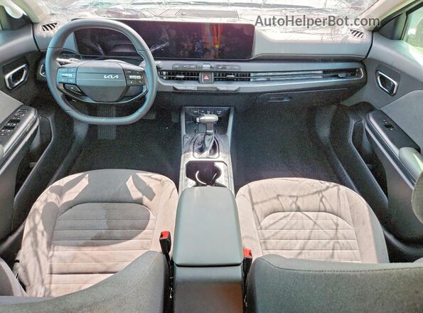 3KPFU4DE1SE199677 2025 KIA K4 Green Widok deski rozdzielczej