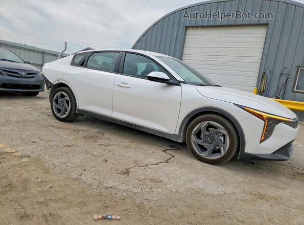 3KPFU4DE1SE229504 2025 KIA K4 White Front right