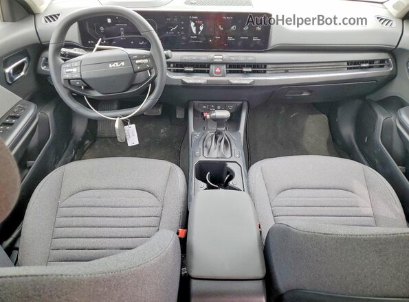 3KPFU4DE1SE229504 2025 KIA K4 White Dashboard view