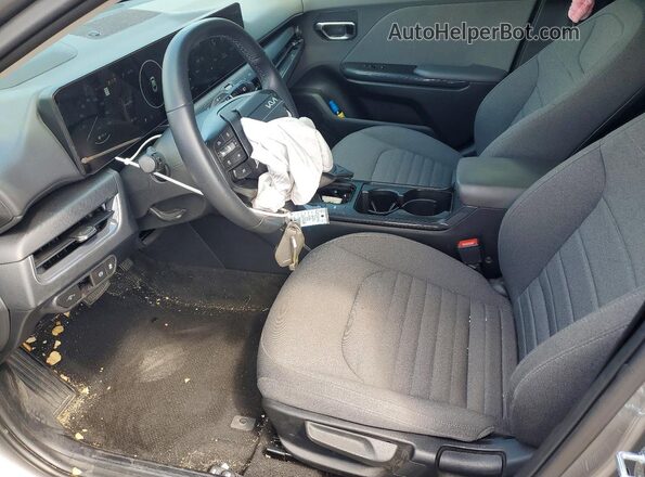 3KPFU4DE2SE021826 2025 KIA K4 Gray Vista interior delantera