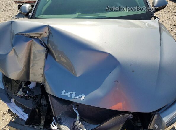 3KPFU4DE2SE021826 2025 KIA K4 Gray Vista interior trasera