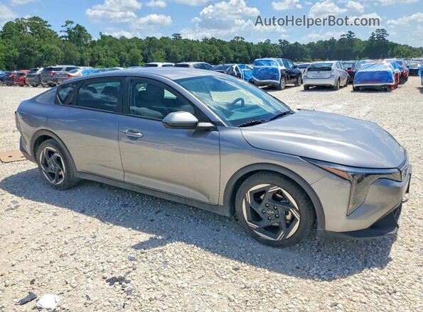 3KPFU4DE2SE022619 2025 KIA K4 Серый Передняя правая четверть