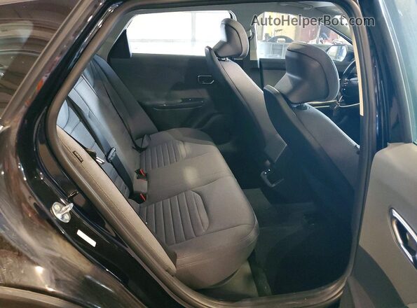 3KPFU4DE2SE028159 2025 KIA K4 Black Vista de los asientos traseros