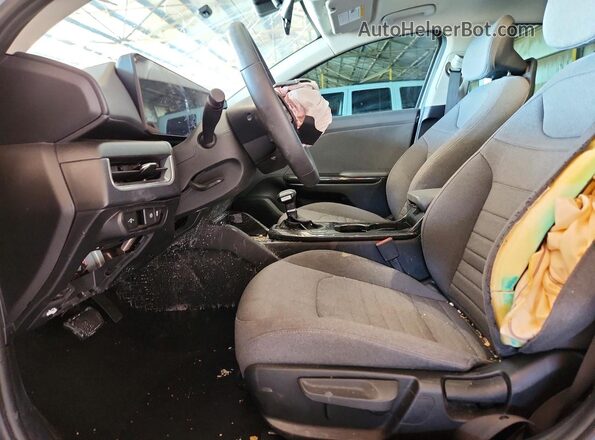 3KPFU4DE3SE006896 2025 KIA K4 Gray Front interior view