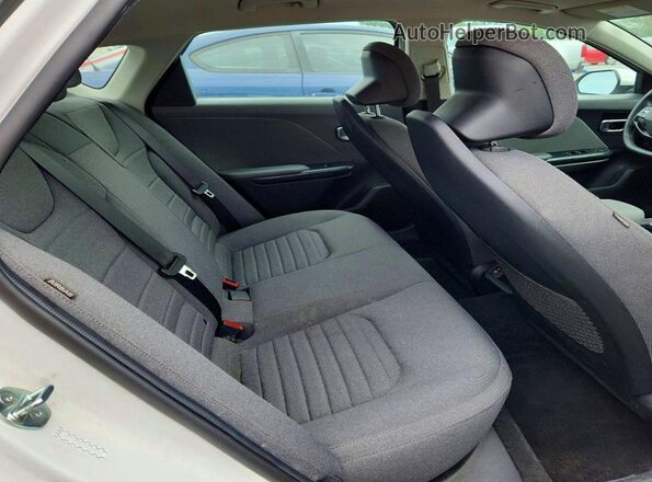 3KPFU4DE3SE054267 2025 KIA K4 White Rear seats view