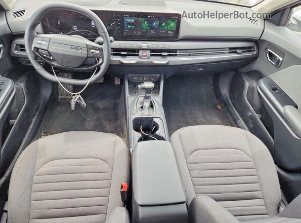 3KPFU4DE3SE054267 2025 KIA K4 White Dashboard view
