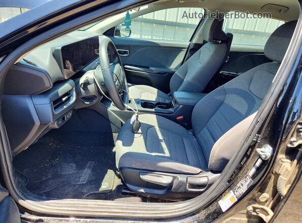 3KPFU4DE3SE084143 2025 KIA K4 Black Vista interior delantera