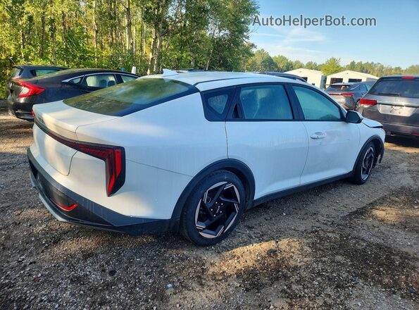 3KPFU4DE3SE115231 2025 KIA K4 White Front view