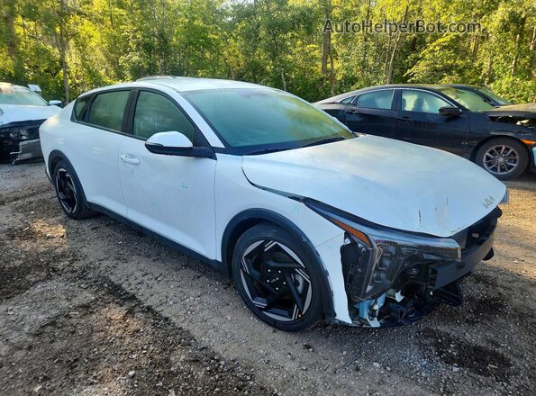 3KPFU4DE3SE115231 2025 KIA K4 White Rear view