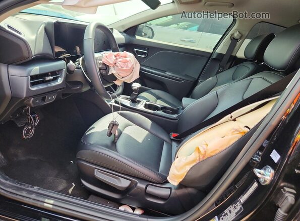 3KPFU4DE3TE343036 2026 KIA K4 Charcoal Front interior view