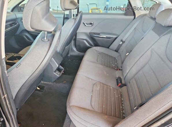 3KPFU4DE4SE016398 2025 KIA K4 Black Vista de los asientos traseros