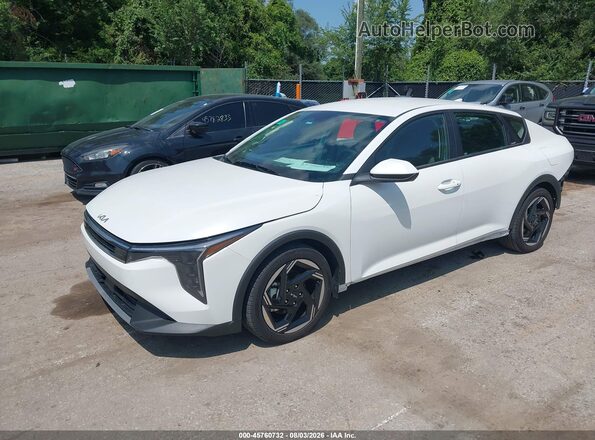3KPFU4DE5SE014563 2025 KIA K4 White Front left