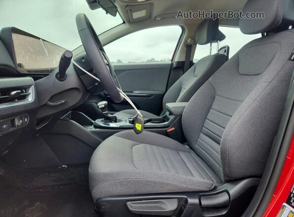 3KPFU4DE5SE110984 2025 KIA K4 Red Vista interior delantera