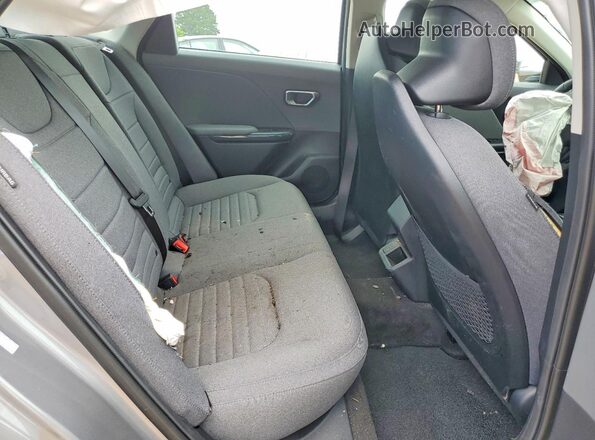 3KPFU4DE5SE174541 2025 KIA K4 Silver Vista de los asientos traseros