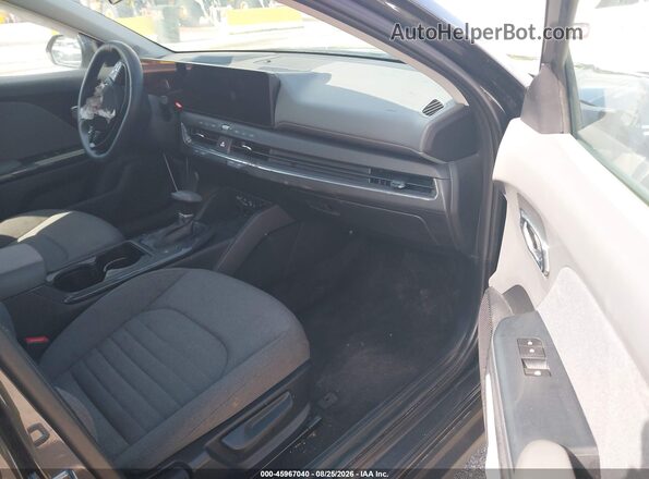 3KPFU4DE6SE033302 2025 KIA K4 Gray Front interior view