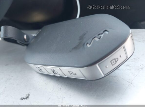 3KPFU4DE6SE033302 2025 KIA K4 Gray Dashboard view
