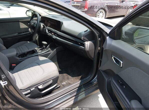 3KPFU4DE6SE211435 2025 KIA K4 Gray წინა სალონის ხედი