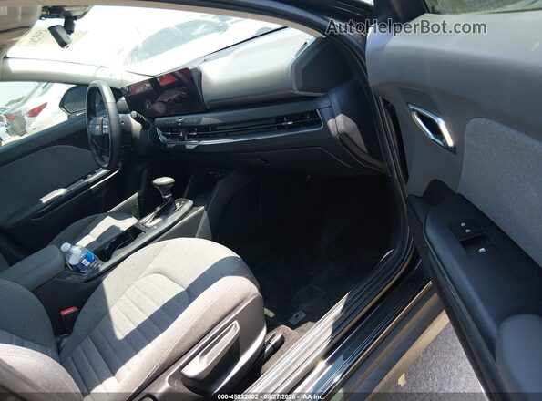 3KPFU4DE6SE211435 2025 KIA K4 Gray Vista interior delantera