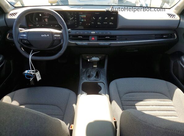 3KPFU4DE7SE069452 2025 KIA K4 Black Widok deski rozdzielczej