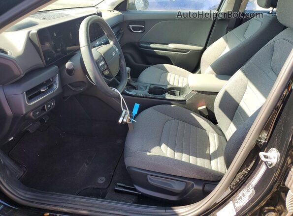 3KPFU4DE7SE069452 2025 KIA K4 Black Widok wnętrza z przodu