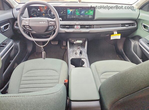 3KPFU4DE7SE137586 2025 KIA K4 Green Dashboard view