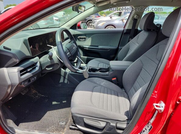 3KPFU4DE7SE153268 2025 KIA K4 Red Vista interior delantera