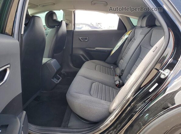 3KPFU4DE8SE031633 2025 KIA K4 Black Vista interior trasera