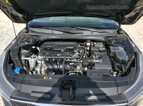 3KPFU4DE8SE031633 2025 KIA K4 Black Vista del compartimento del motor
